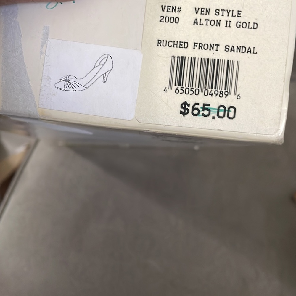 Size 8.5 beautiful - Picture 6 of 7